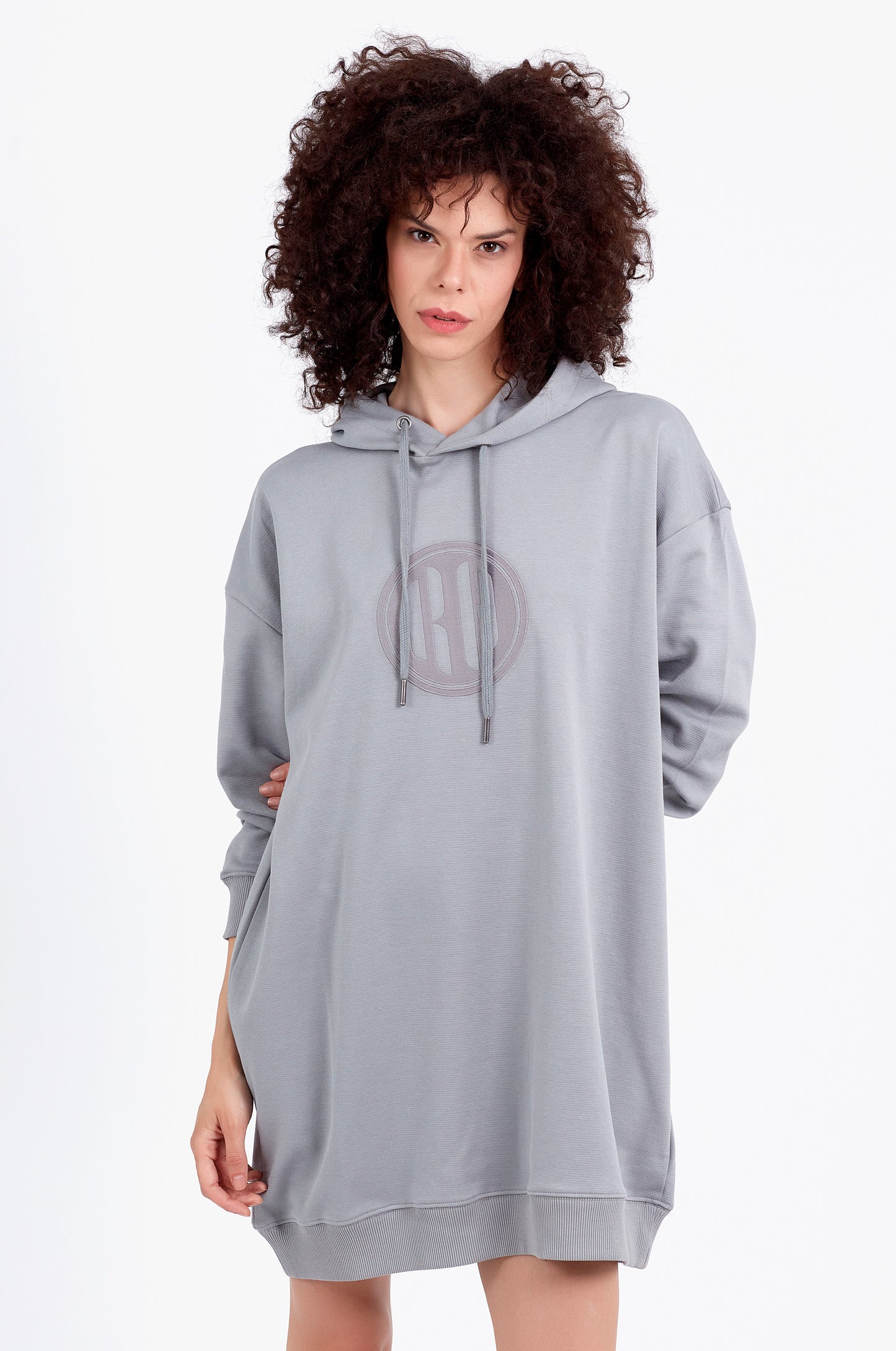 Solo | Kadın Gri Oversize R&h Nakış Detaylı Kapüşonlu Elbise Tunik (200-K-0054)