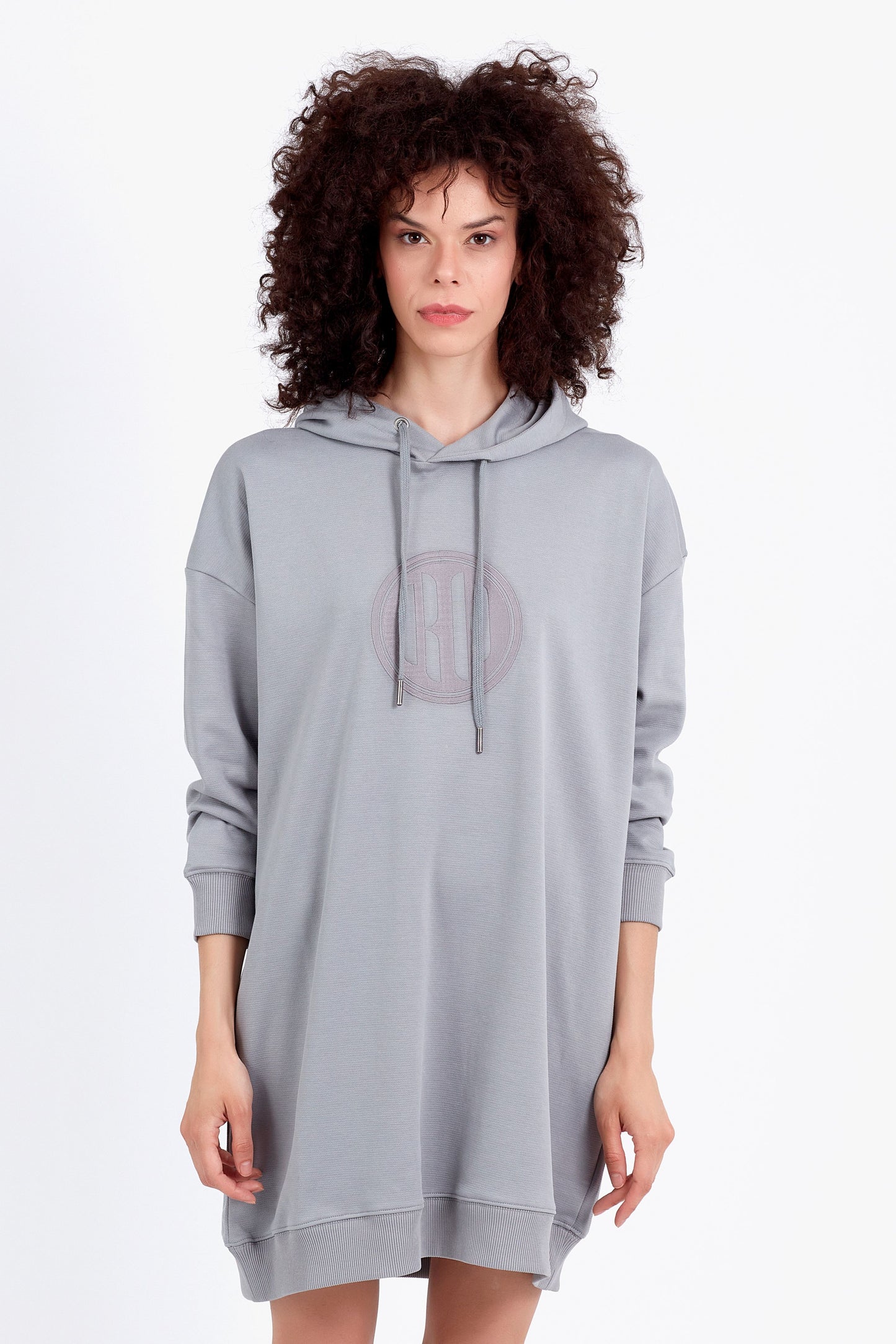 Solo | Kadın Gri Oversize R&h Nakış Detaylı Kapüşonlu Elbise Tunik (200-K-0054)