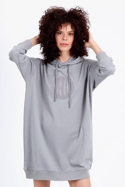 Solo | Kadın Gri Oversize R&h Nakış Detaylı Kapüşonlu Elbise Tunik (200-K-0054)