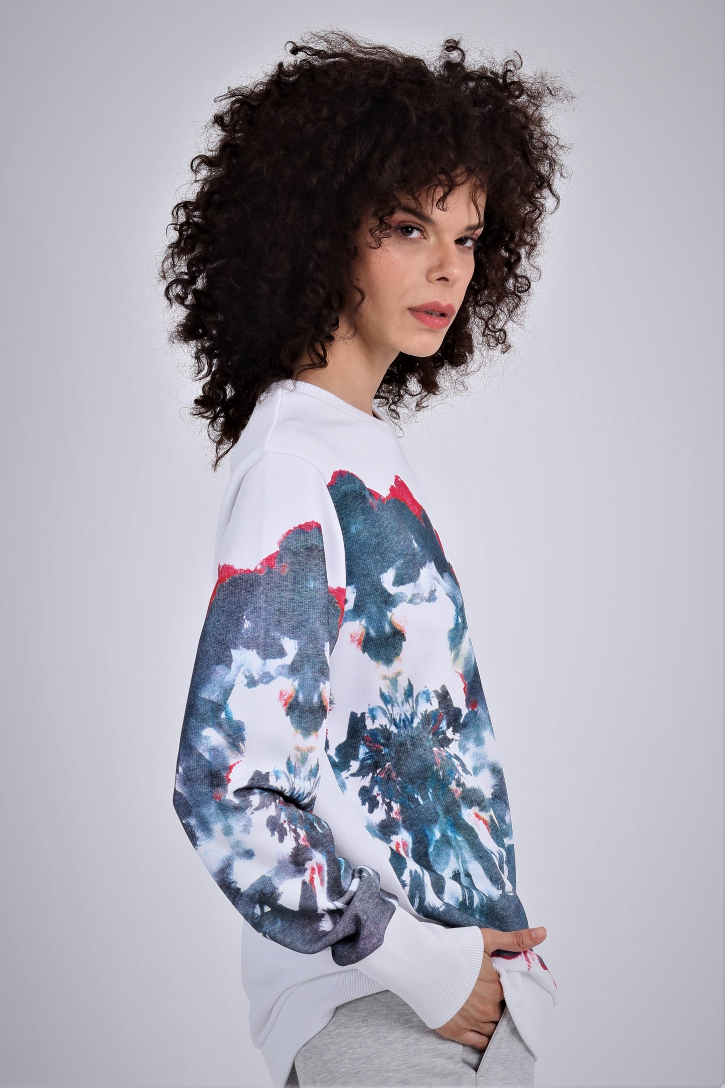 STAR | Kadın Beyaz Oversize Kol Şerit Detaylı Baskılı Bisiklet Yaka Sweatshirt (200-K-0057)